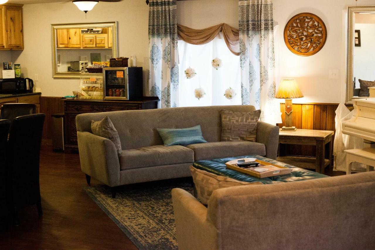 Square Inn Wimberley Extérieur photo