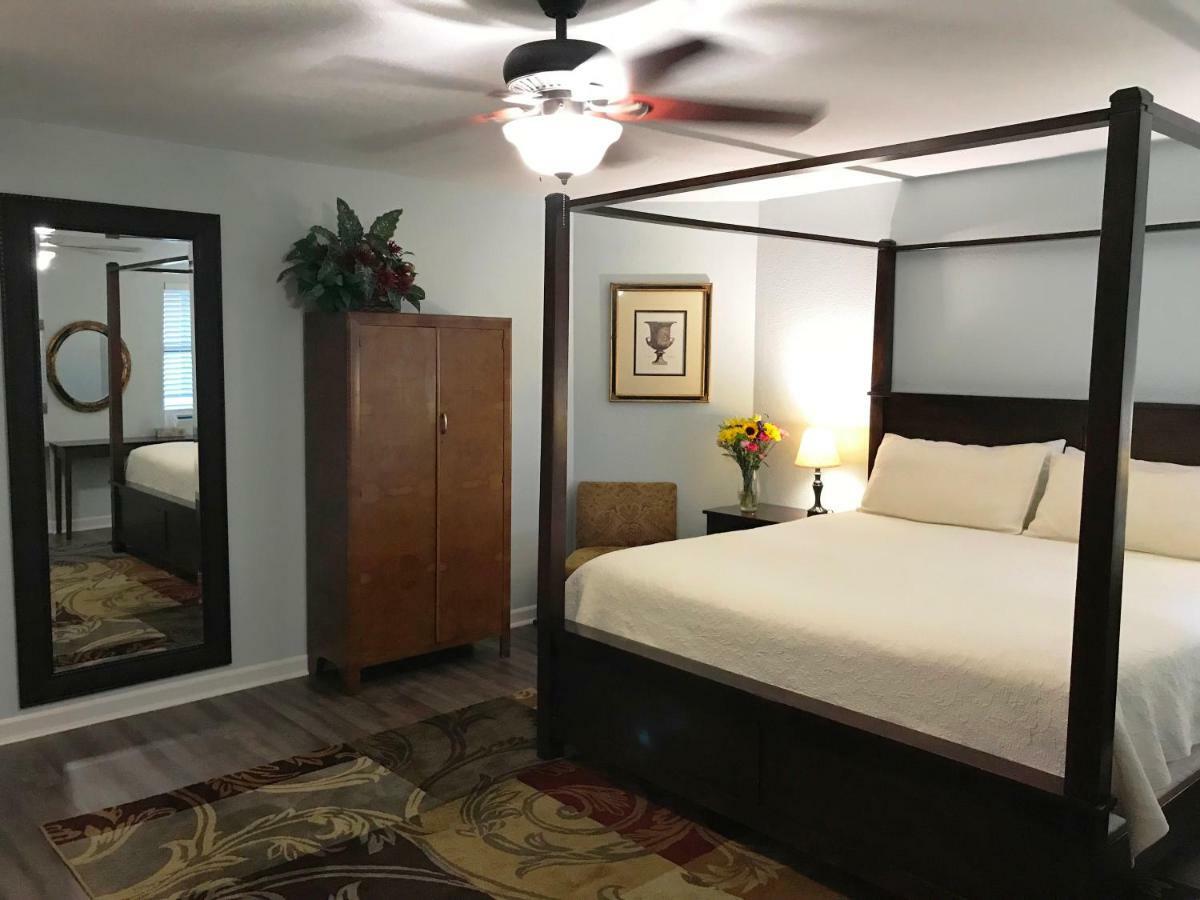 Square Inn Wimberley Extérieur photo