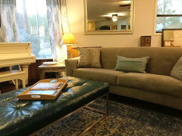 Square Inn Wimberley Extérieur photo
